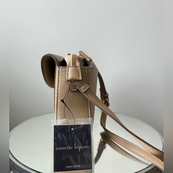 NWT Nanette Lepore crescent crossbody bag. This bag is great for any occasion. - Picture 3 of 8
